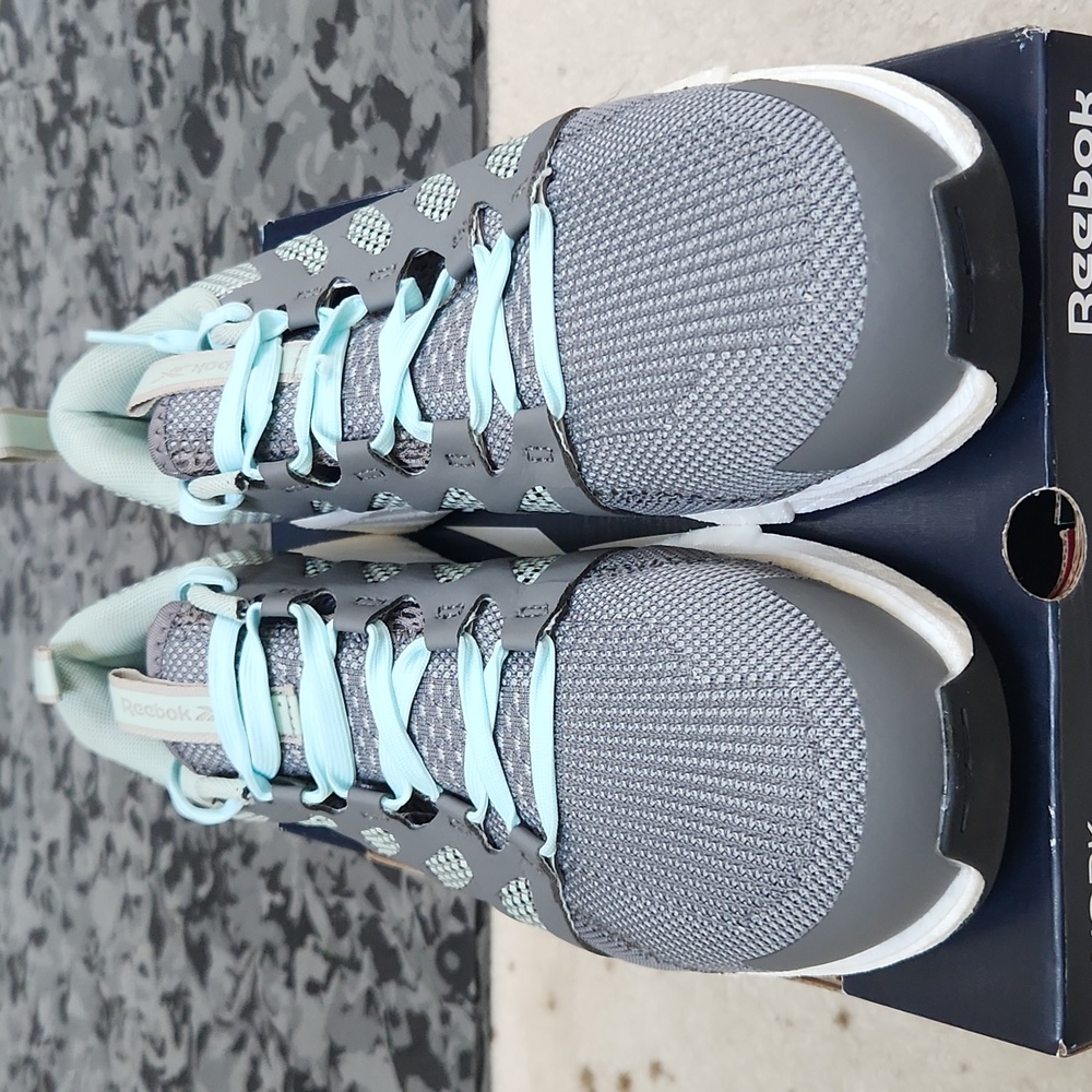 Women's work tennis shoe